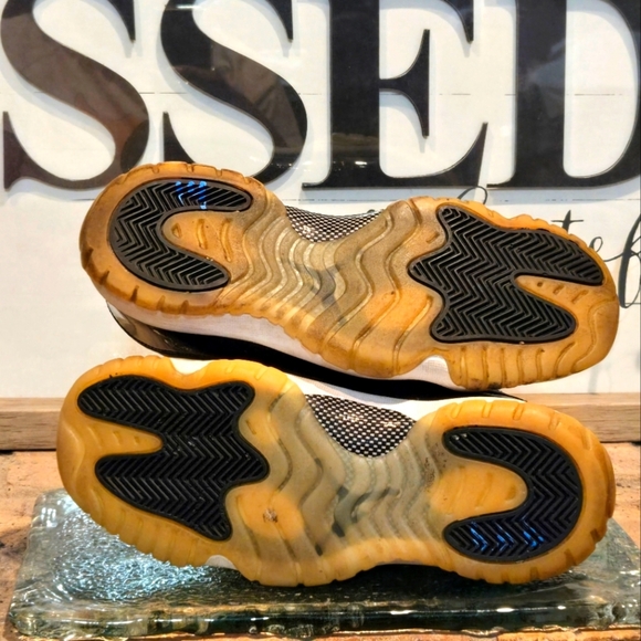 Air Jordan 11 Retro Low GS Sz 5.5Y Black 'Barons' Grey #528896-010 - Picture 5 of 9